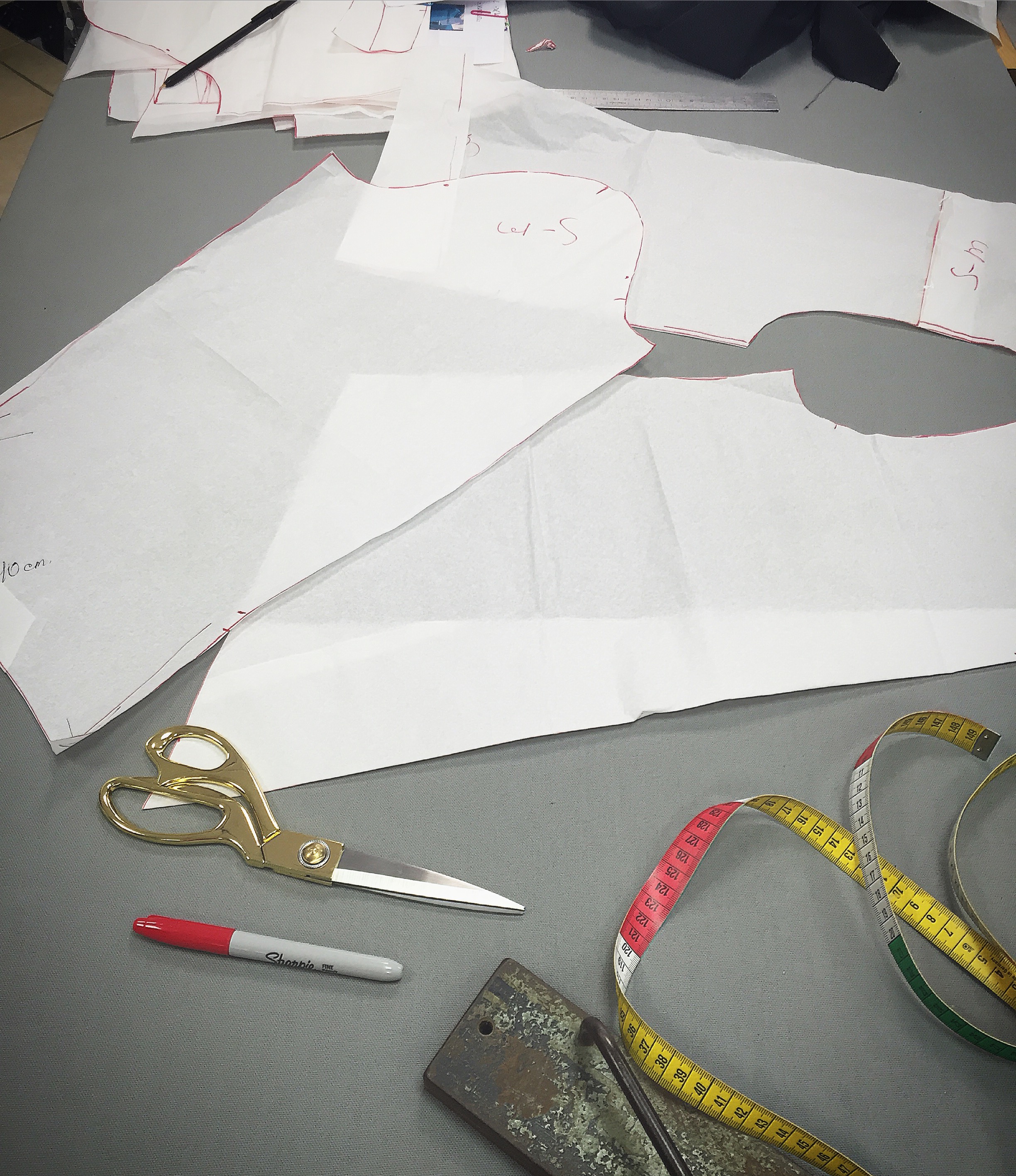 Maison macci, patronage, prototypes, fabrication française vetements soie designer créatrice confection 100% francaise corse